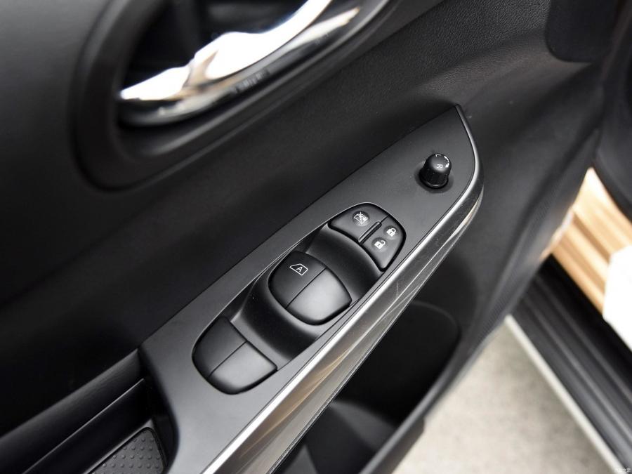 Детали интерьера Nissan Terra 2018 года  (CN) (фото 79 из 144)